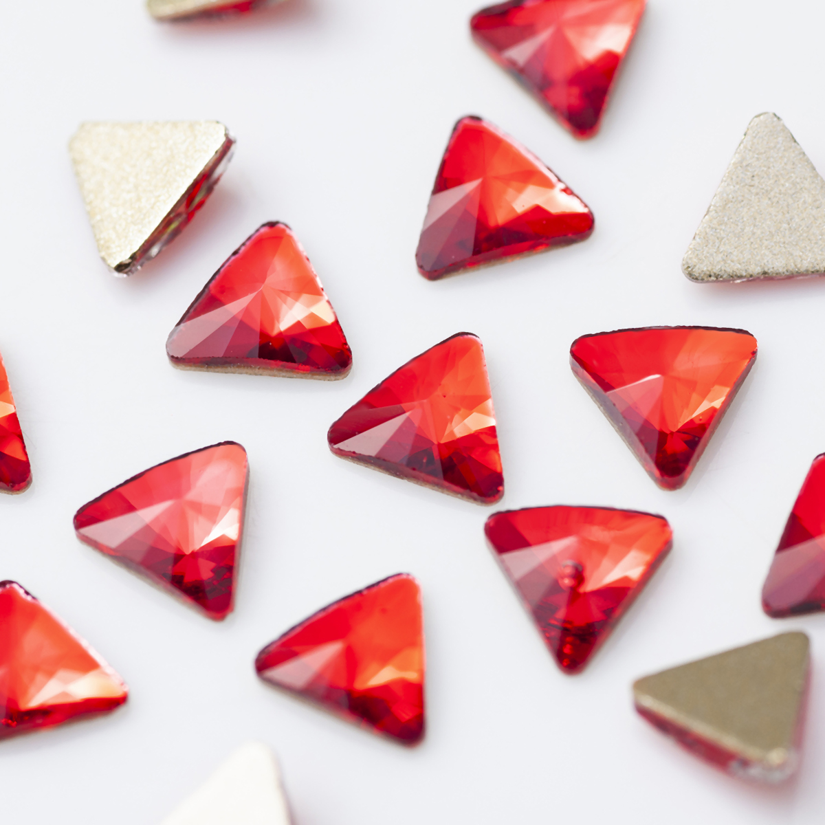 100pcs Triangles 5mm Different - Craft And Art Difference avis et prix
