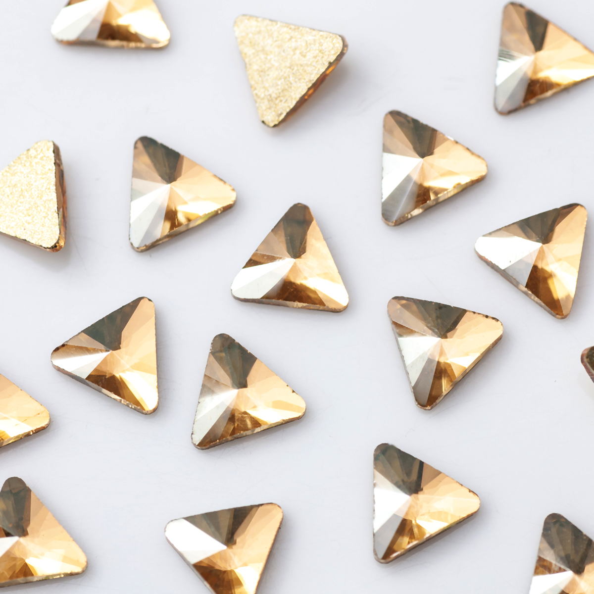 100pcs Triangles 5mm Different - Craft And Art Difference avis et prix